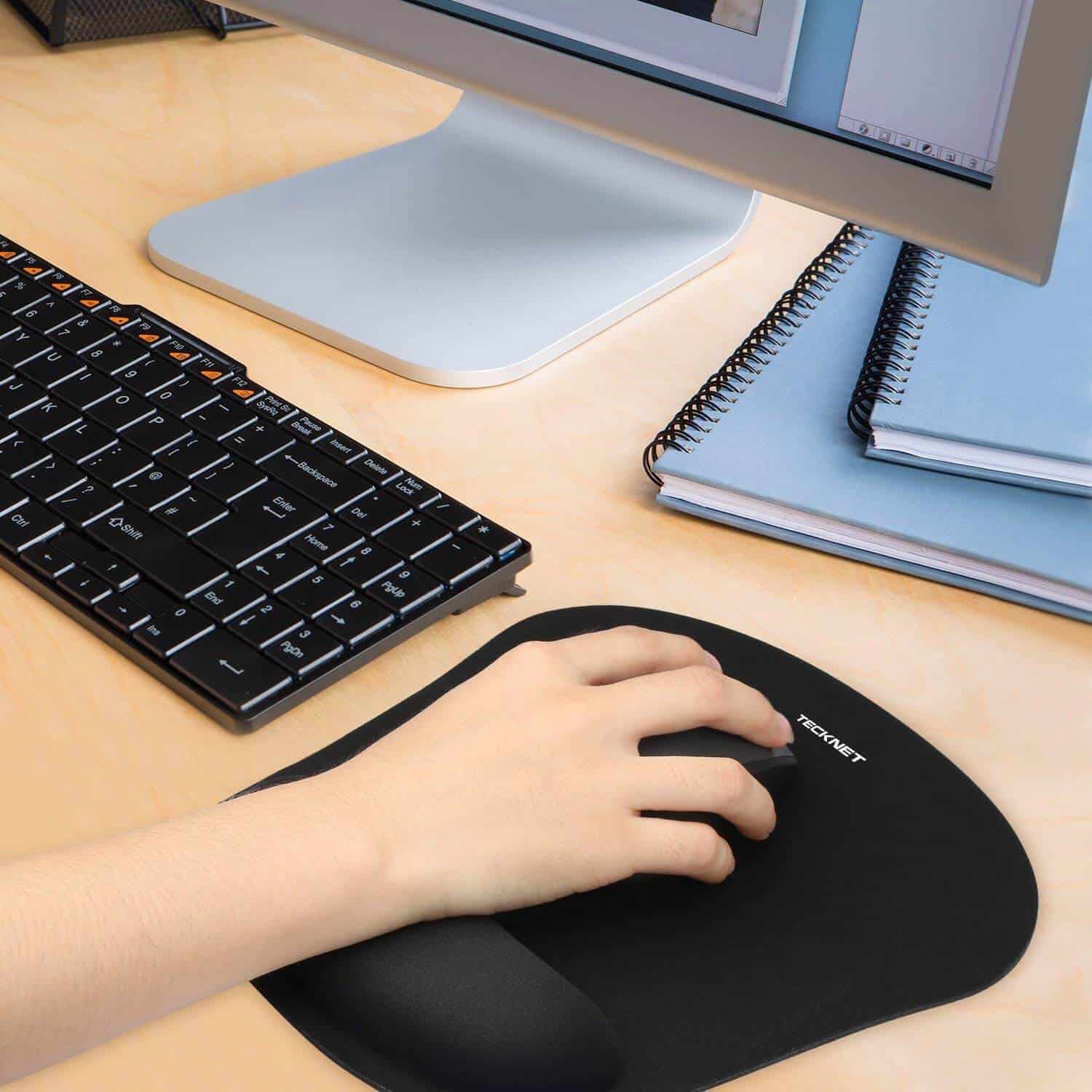 Using a mouse with a wrist rest