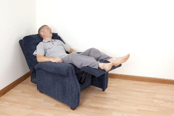 Pros And Cons Of Sleeping In A Recliner Chair Officesolutionpro.com  600x400 